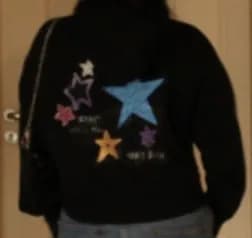 Peça de roupa pintada à mão pela By DAP