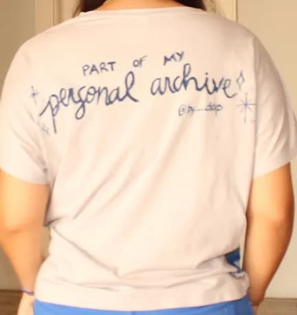 Peça de roupa pintada à mão pela By DAP